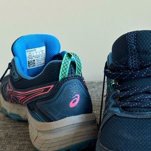 ASICS size 7 hiking shoes